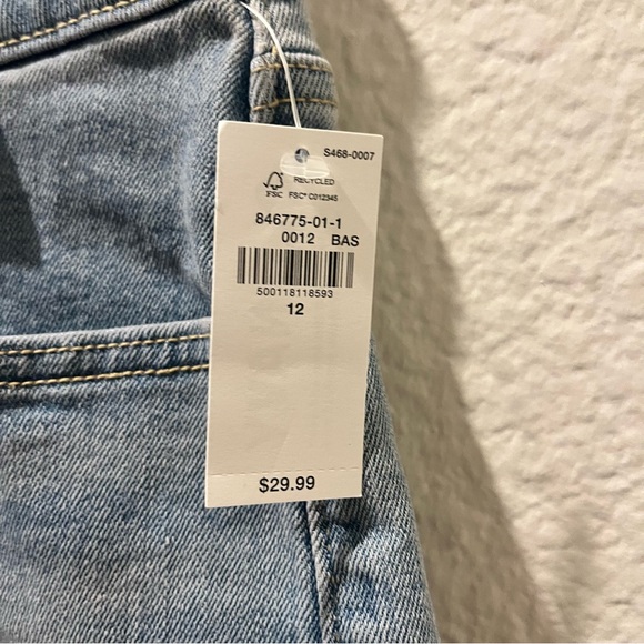 Light Wash High Rise Cuffed Denim Jean Shorts Trendy Summer Casual Outfit - Picture 4 of 14